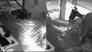Dueña de farmacia denuncia robo a su local: Video muestra que delincuentes ingresaron chocando la cortina con un auto