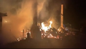 Atentado incendiario en La Araucanía: Desconocidos queman una vivienda y un vehículo en Victoria