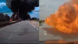 Video muestra momento exacto en que avión se estrella contra carretera en Malasia: Hay al menos 10 personas fallecidas