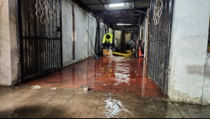'Las fecas han salido durante todo el día': Casas se inundan con aguas servidas en San Joaquín