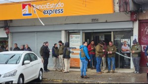 Antisociales asaltan sucursal de ServiEstado en Peñalolén: Video captó balacera en el lugar