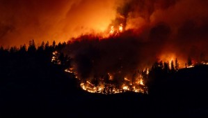 30 mil personas recibieron orden de evacuación: Incendios forestales avanzan en el oeste de Canadá