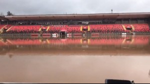 Videos muestran impactante inundación del Estadio Fiscal de Talca tras desborde del río Claro