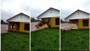 Video muestra momento en que la mitad de una casa es arrastrada por el río Niblinto