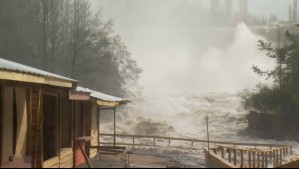 Piden evacuar Salto del Laja: Imágenes muestran impresionante crecida del río