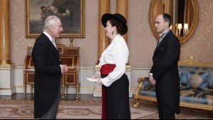 Embajadora en Reino Unido renuncia tras polémico proyecto que involucró al Rey Carlos III y Gore del Biobío