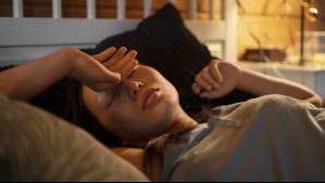 ¿Te despiertas en la mitad de la noche? Estas son las razones por las que se puede interrumpir tu sueño