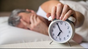 Dormir poco hace que tu cerebro envejezca más rápido, según nuevo estudio
