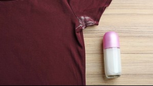 ¿Cómo quitar las manchas de desodorante de la ropa?