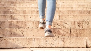 Estudiante resbaló por escalera y universidad deberá indemnizarla con más de $9 millones