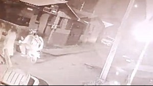 Mujeres asaltadas por cuatro 'motochorros' al bajar de auto de aplicación: Hecho quedó grabado en cámaras de seguridad