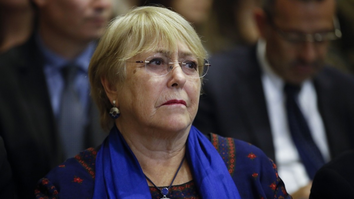 Expresidenta Bachelet lee proclama escrita por exoficiales de la FACH en 1974: Uno de los autores es su padre Expresidenta Bachelet lee proclama escrita por exoficiales de la FACH en 1974: Uno de los autores es su padre