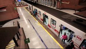 Metro restablece su servicio en estación Baquedano