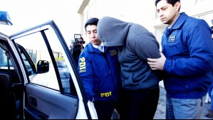 Detienen a joven de 22 años acusado de matar a tiros a tres personas en Quinta Normal