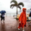 El observatorio meteorológico de Hong Kong elevó este viernes al nivel máximo el alerta ante la llegada del supertifón Saola, que se teme que sea una de las tormentas más potentes registrada desde hace varios años