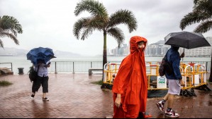 Hong Kong emite el nivel de alerta máxima por supertifón Saola