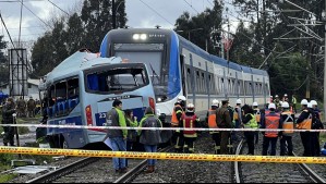Anuncian plan de contingencia por accidente entre microbús y tren que dejó siete fallecidos en San Pedro de la Paz
