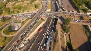 Autoridades identifican los puntos críticos con más encerronas en autopistas de Santiago