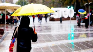 Vuelven las lluvias a Santiago: ¿Qué día habría precipitaciones y cuánta agua caería?
