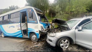 Accidente en El Melocotón deja varias personas lesioandas: Microbús choca con automóvil