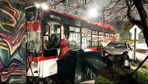 Bus Red choca contra local comercial tras colisión con vehículo: Varios pasajeros resultaron lesionados