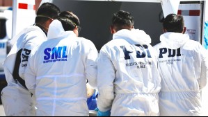 Encuentran a un hombre muerto al interior de un auto en Las Condes