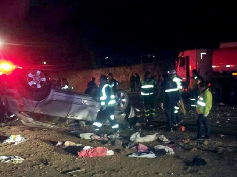 Tras el choque, el vehículo del matrimonio quedó volcado a un costado de la ruta (créditos: Soy Chile)