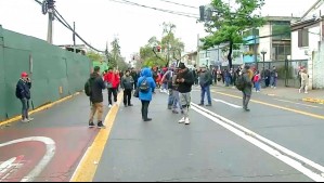 Manifestación de trabajadores de construcción del Hospital Salvador provocó corte de tránsito en Providencia