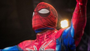 'Sensual Spiderman' comparte divertida foto junto al 'Duende Verde chileno'