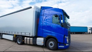 Conductor murió tras volcamiento de camión sobre su vehículo: Su familia recibirá $60 millones como indemnización