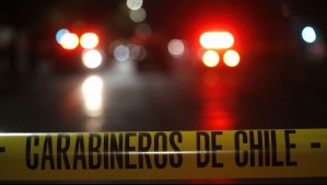 Turba armada asalta un domicilio en Maipú: Mujer de 20 años resulta baleada durante robo