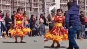 'Jamás dejaré que te dejen bailando sola': Padre sale al rescate de su hija en baile escolar de Fiestas Patrias