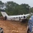 Catorce personas murieron el sábado al estrellarse un avión cuando intentaba aterrizar en medio de un temporal en la localidad turística brasileña de Barcelos, en el estado de Amazonas (norte), informaron las autoridades.