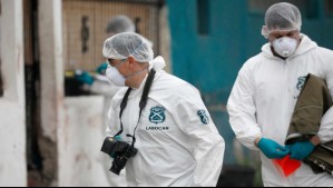 Amarrado de manos y con dos tiros en la cabeza: Hombre es hallado muerto en Lo Espejo