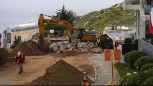 Realizan obras en segundo socavón en Viña del Mar: Colocan fibra geotextil y rocas para proteger la duna