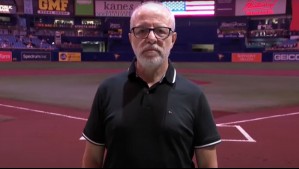 Alberto Plaza es viral tras cantar el himno de Estados Unidos en presentación de un partido de béisbol
