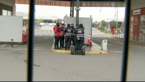 Guardia de seguridad habría sido secuestrado durante asalto a outlet en Maipú: Se lanzó desde auto para escapar