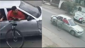 Video muestra insólito robo de bicicleta mientras su propietario iba en ella: 'Me acorralaron con el auto'