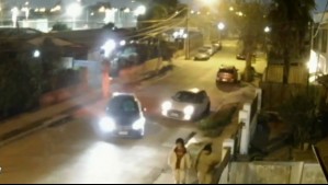 'Los tenía a todos encima, encañonándome': Video capta violento robo de auto que luego utilizaron para 'tour delictual'