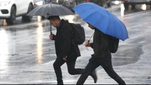 Lluvia en Santiago: Revisa en cuáles sectores se esperan precipitaciones este lunes