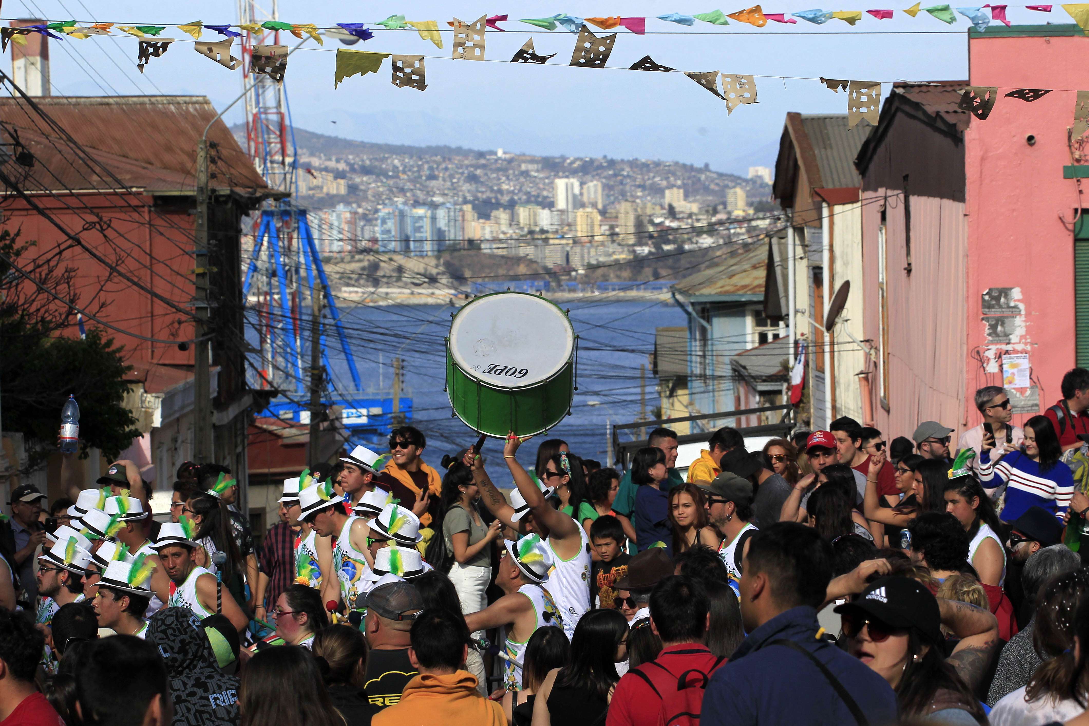 Carnaval Mil Tambores en Valparaíso / Archivo Aton