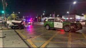 Auto particular colisiona a vehículo de Carabineros en Renca: Tres funcionarios policiales resultan lesionados