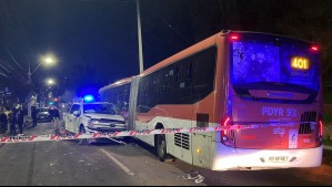 Delincuentes chocan con bus Red tras robar vehículo en Las Condes: Auto fue sustraído mediante un computador
