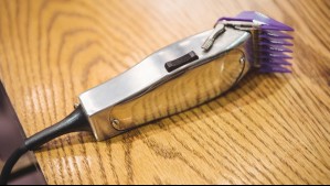 'Terrorífico': Polémica por padre que rapó la cabeza de su hija por burlarse de joven con cáncer