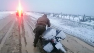 Tapado con nieve y con hipotermia: Así fue rescatado el motociclista brasileño accidentado en Tierra del Fuego