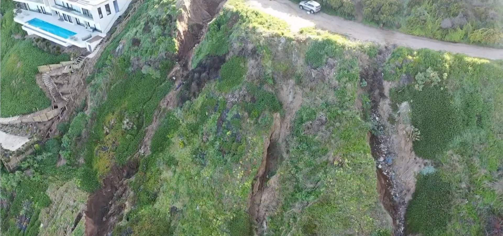 Además del socavón principal, hay otras grietas que pondrían en riesgo al lujoso loteo (Mucho Gusto)