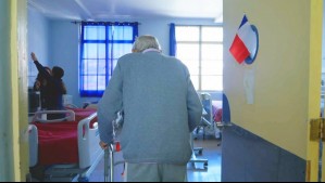 'Quiero volver a mi casa': El drama que viven cientos de adultos mayores abandonados por sus familias en hospitales