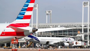Pasajero amenazó con falsa bomba en el Aeropuerto de Santiago: Provocó evacuación y fue detenido