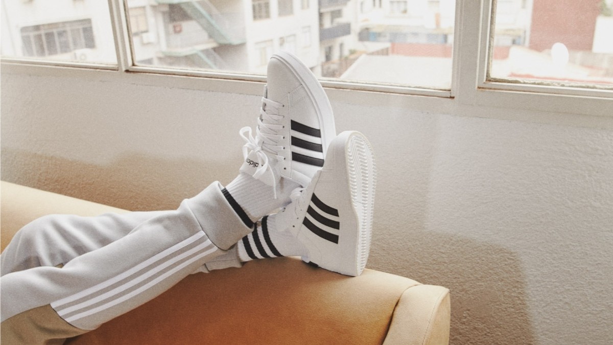 'Cyber lunes': adidas lanza catálogo de productos con hasta 60% de descuento en su sitio web