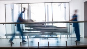 Empezó con tortícolis y terminó con secuelas neurológicas: Mujer recibirá $200 millones por negligencias médicas